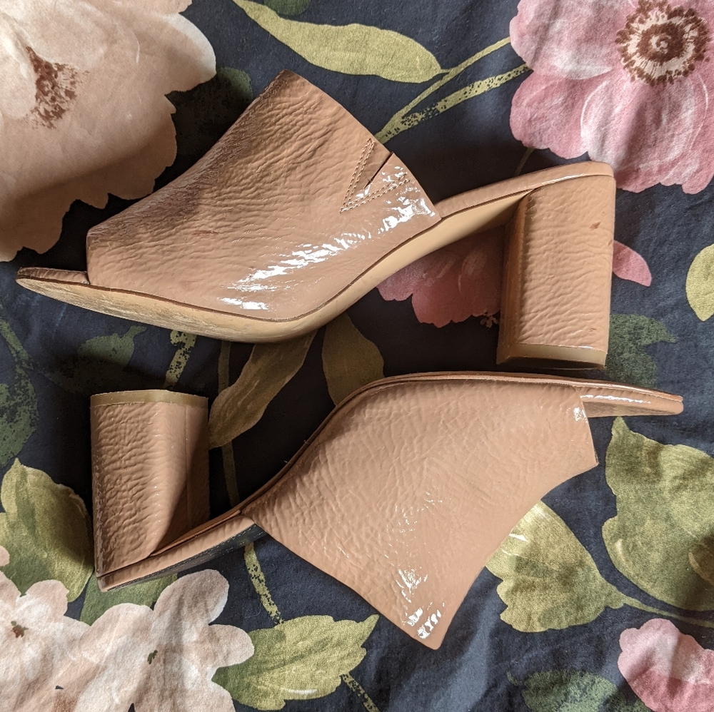 BCBG tan sandals. Sz 10.